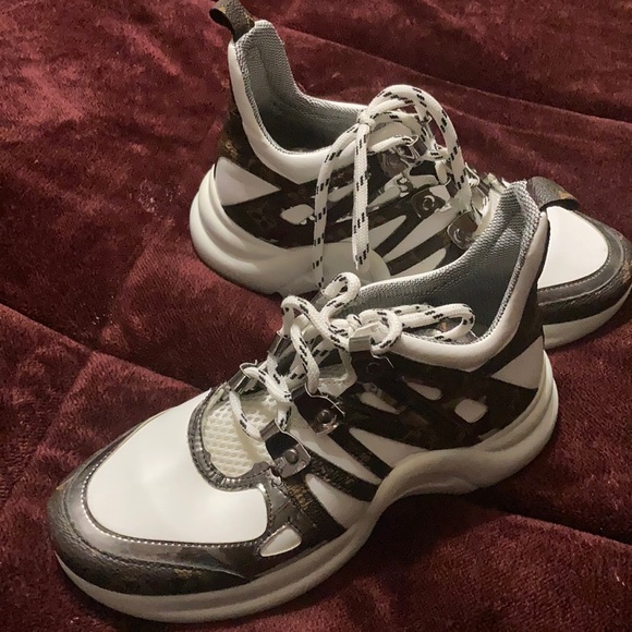 🥰 Too Small 🥰 - Picture 1 of 5